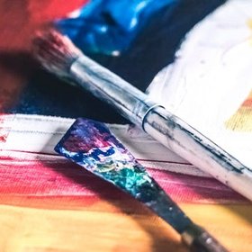 Pinceaux couverts de peinture
