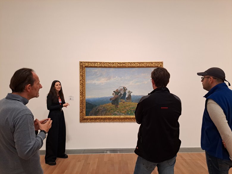 Musée Groupe de personnes devant un tableau