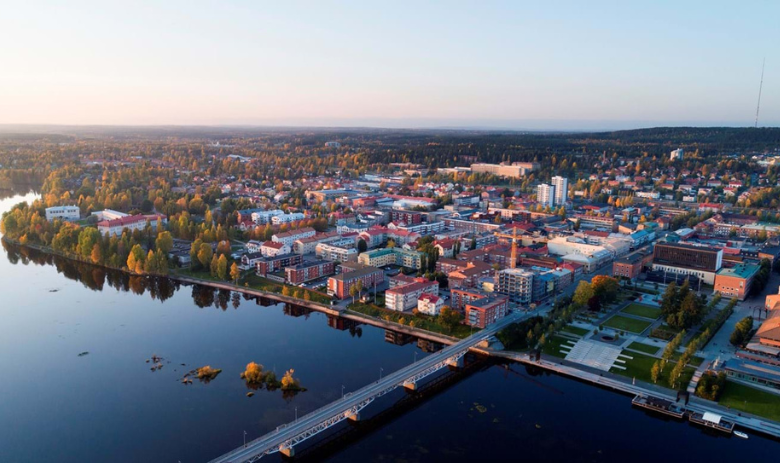 Die schwedische Stadt Skellefteå von oben. 